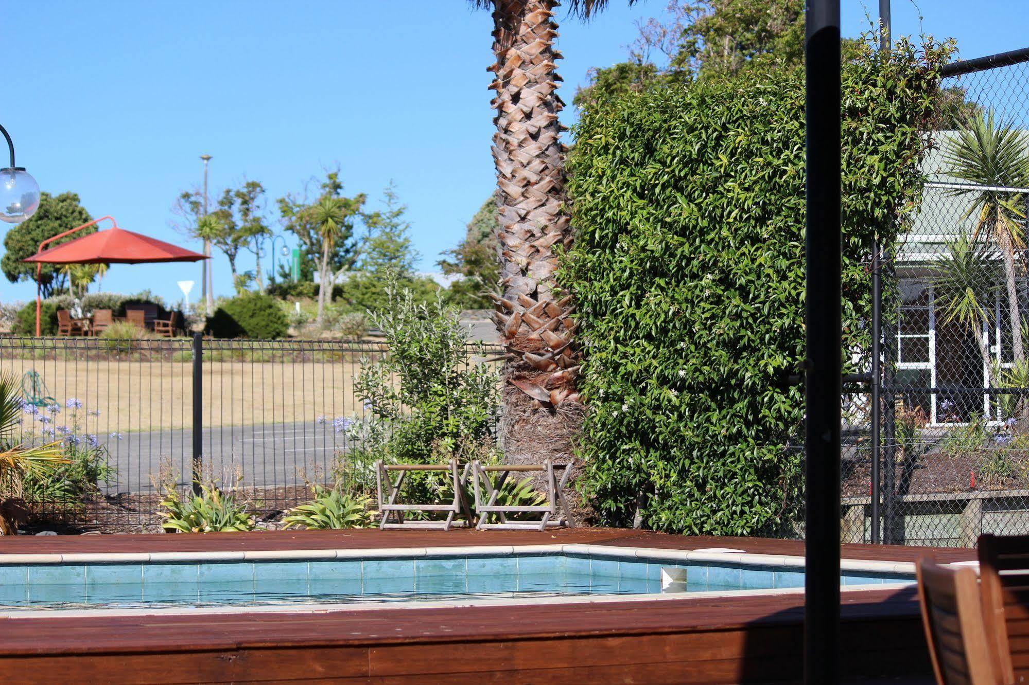 Pauanui Pines Motor Lodge Dış mekan fotoğraf